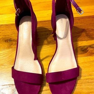 Magenta heels